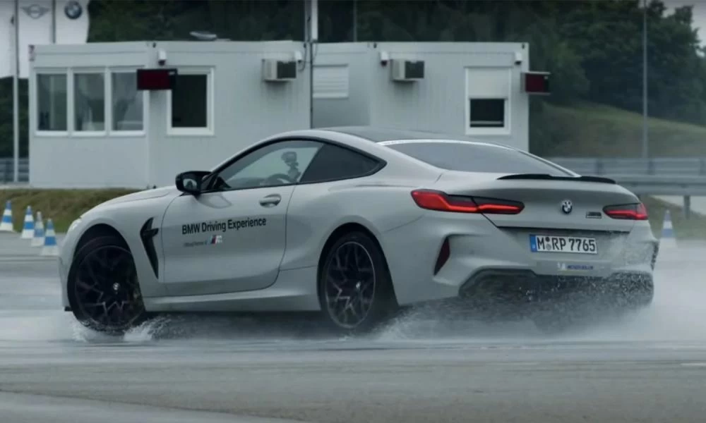 Εντυπωσιακές πλαγιολισθήσεις με μια BMW M8